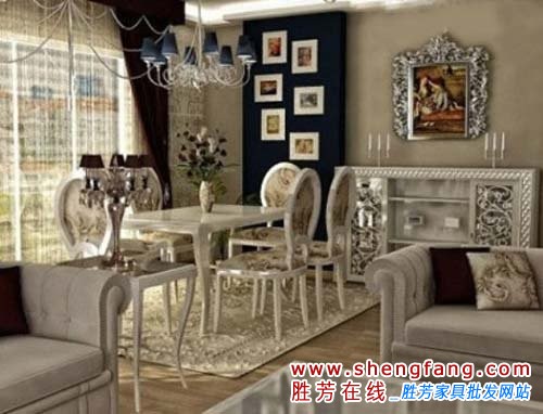 精致高雅的沙发以及餐桌椅彰显出整体空间的高雅格调。墙面上精致的镜框以及各色华丽的吊灯，都衬托着整体开放空间的雅致气韵，体现出生活的情调。