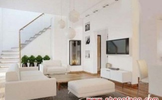 一座雕塑、精致的吊灯以及艺术造型的沙发，都彰显着整体空间的浓浓艺术气质。墙面上的壁画以及空间中的各色盆栽装饰，更为空间带来了艺术、清新的独特魅力。