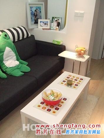 地板是浅色的,可以让空间有放大感