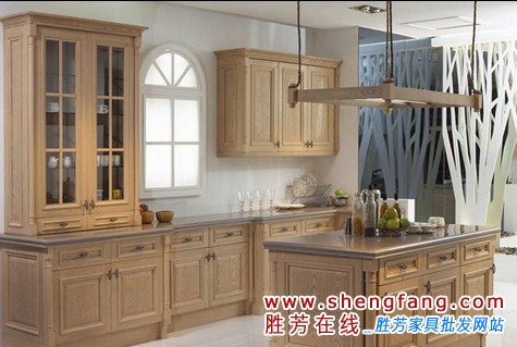 精明煮妇来支招 一起喝橱柜油渍说拜拜