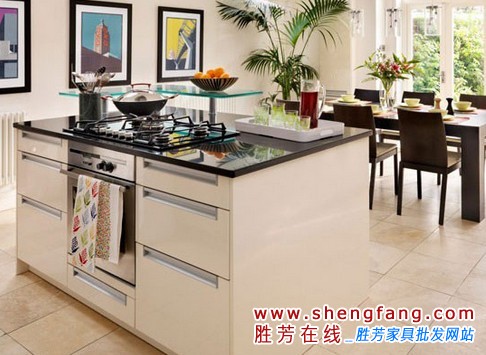 精明煮妇来支招 一起喝橱柜油渍说拜拜