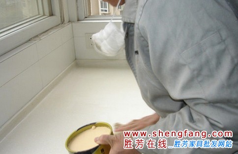 精明煮妇来支招 一起喝橱柜油渍说拜拜