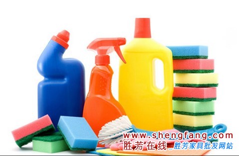 精明煮妇来支招 一起喝橱柜油渍说拜拜