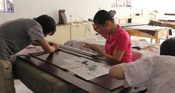 家具美容师月入过万 收费无标准,热点关注,家具