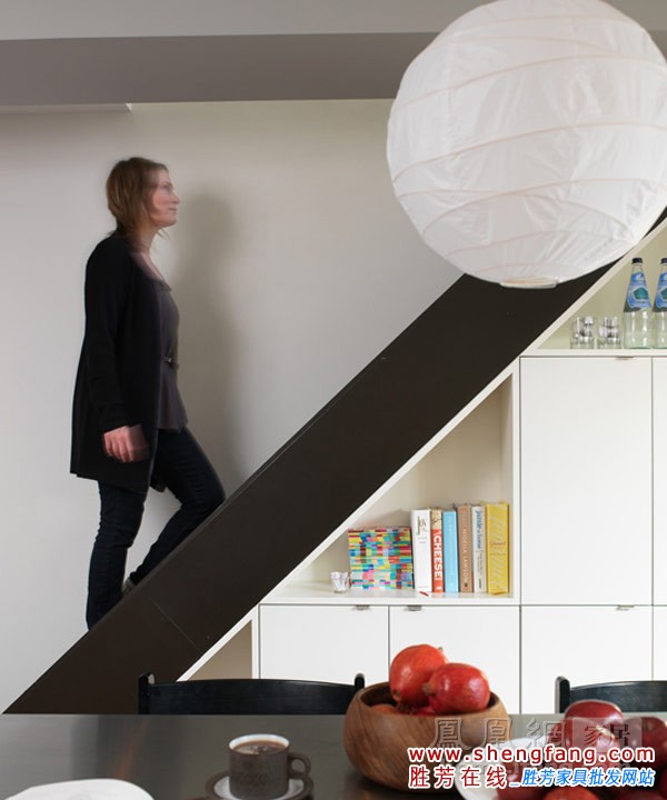 楼梯底收纳空间设计