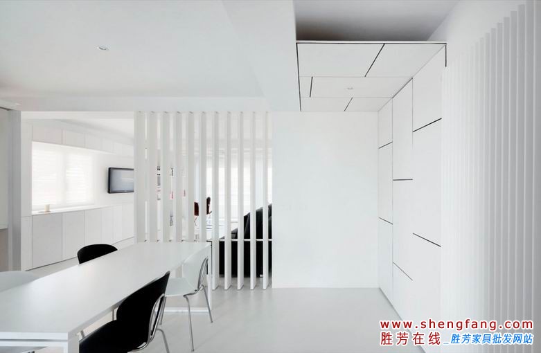 西班牙风格纯白公寓设计