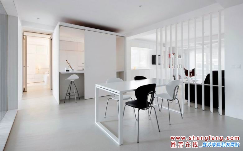 西班牙风格纯白公寓设计