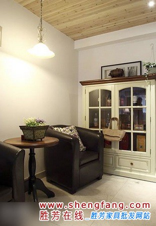 潮湿地下室华丽蜕变成复式美宅