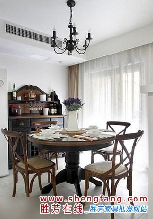 潮湿地下室华丽蜕变成复式美宅