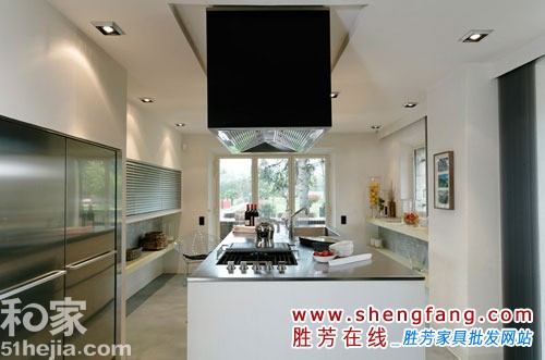 用不同材质装点素色空间时尚感