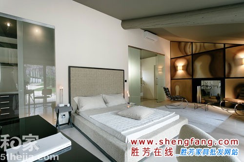 用不同材质装点素色空间时尚感