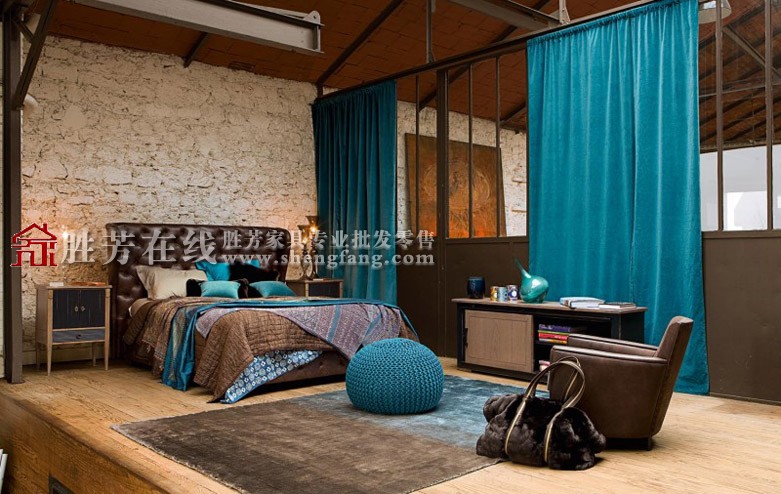 装修简约朴素的卧室空间