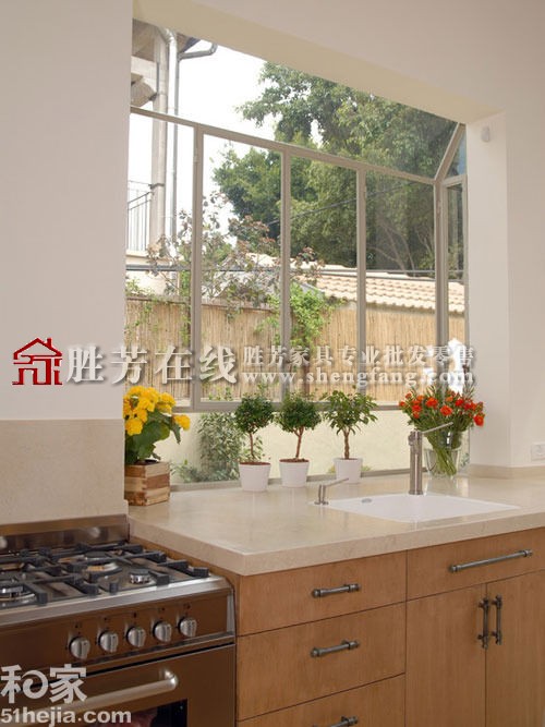 唯美享受阳光的厨房飘窗设计