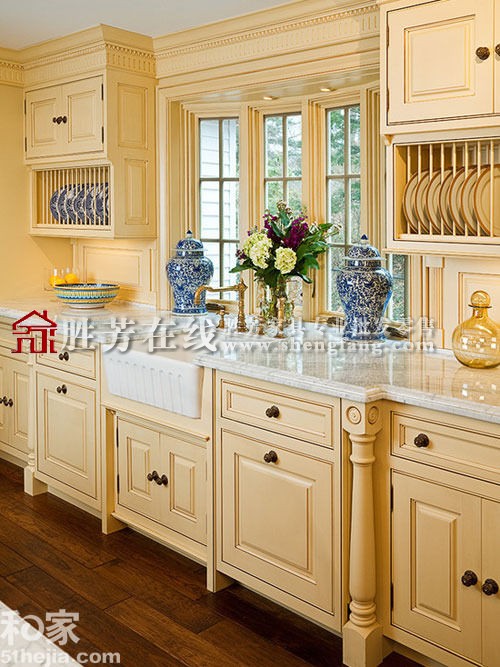 唯美享受阳光的厨房飘窗设计