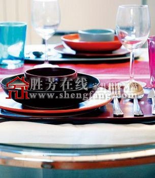 42平米色彩绚丽复式空间