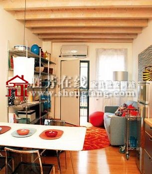 42平米色彩绚丽复式空间