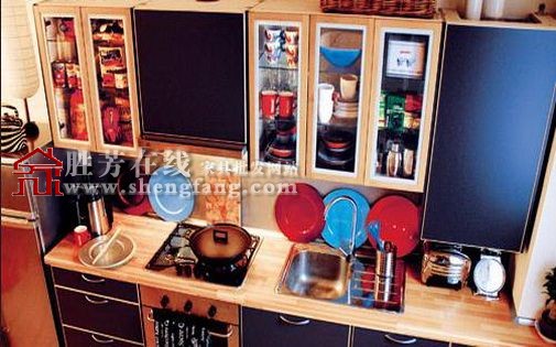 42平米色彩绚丽复式空间