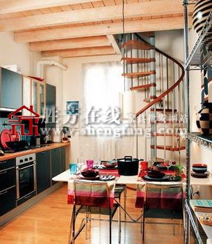 42平米色彩绚丽复式空间