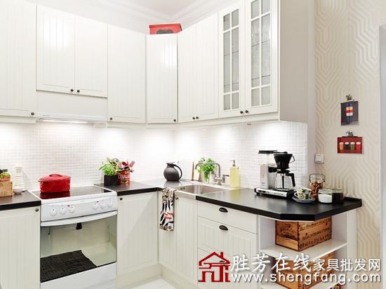 54平米黑白红装修出的小世界