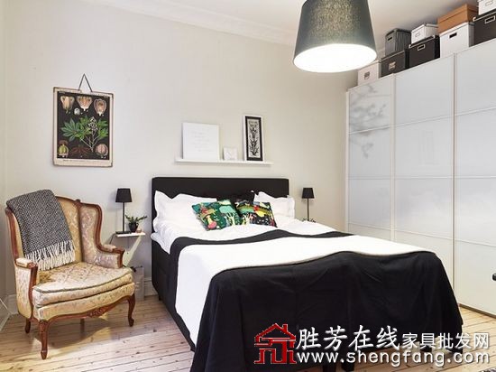 54平米黑白红装修出的小世界