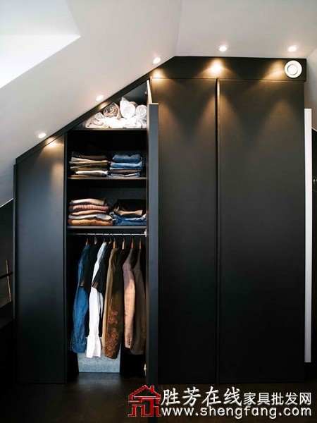 简约黑白绿打造创意公寓