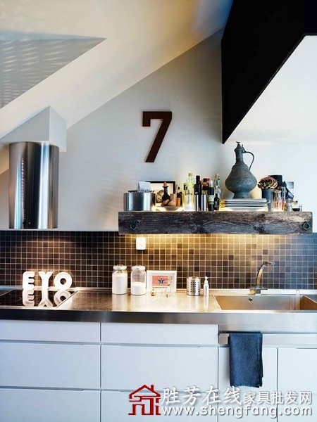 简约黑白绿打造创意公寓