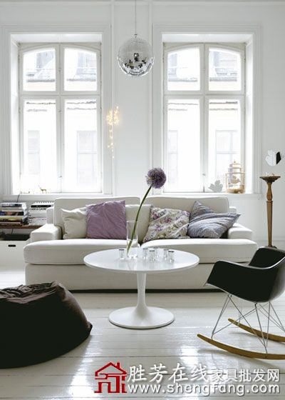 白色与紫色营造的梦幻公寓