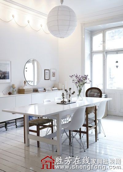 白色与紫色营造的梦幻公寓