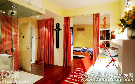 85后年轻夫妇糖果色爱巢