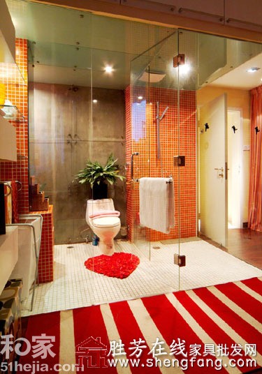 85后年轻夫妇糖果色爱巢